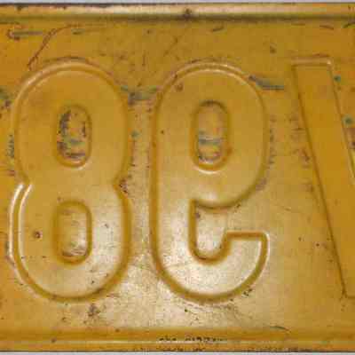 NY License Plate for R.Y. Durland's 1915 Oldsmobile "Four" Model 43 verso.: The image shows the reverse of a vintage 1915 New York license plate with the number V9836, displayed.