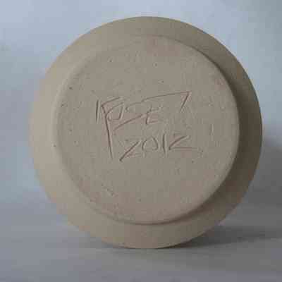 Americana Tealight- -bottom: The bottom of a clay pot shows an engraved signature and the year 2012.