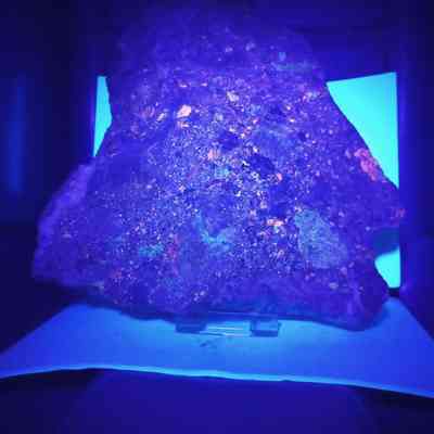 Fluorescent rock