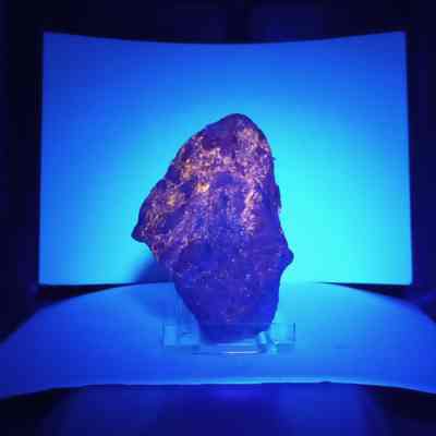 Fluorescent rock