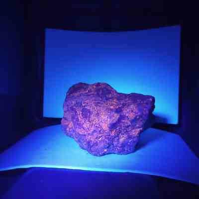 Fluorescent rock