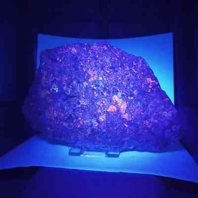 Fluorescent rock