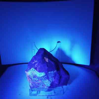 Fluorescent rock