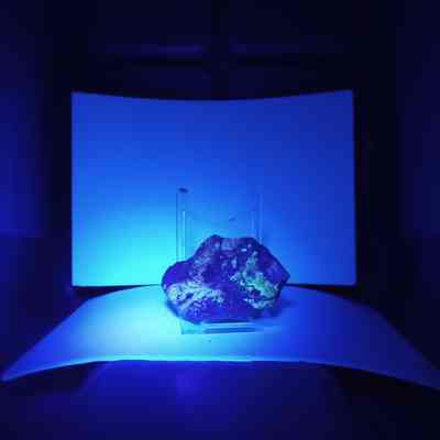 Fluorescent rock