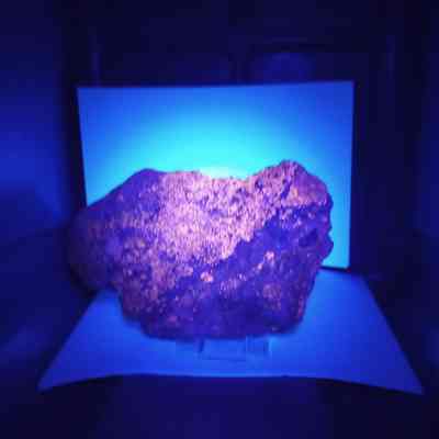 Fluorescent rock