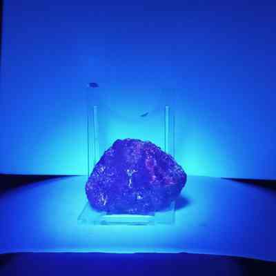 Fluorescent rock