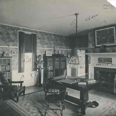 Red Hill Mansion Library