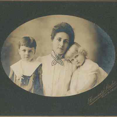 Corrie Dandridge Sampson Graham with her Children