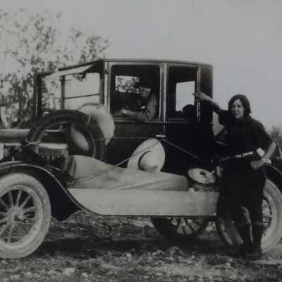 Susie and Lula with car