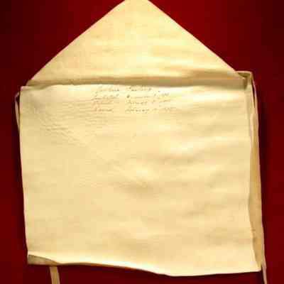 Apron: White leather apron from Joshua Peeling, dated 1894-1895