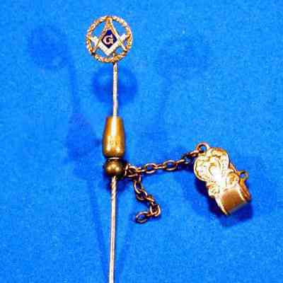 Pin, Fraternal: Tie pin with cut out Square and Compasses. Gold color