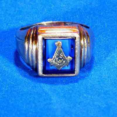 Ring: Masonic emblem in blue. Gold bank