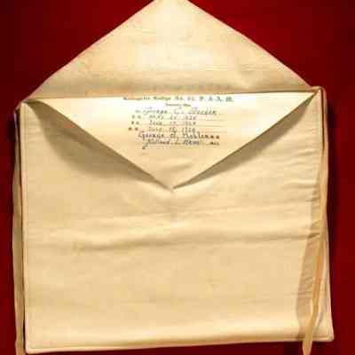 Apron - White lambskin apron backed with linen. Geoge Seegap