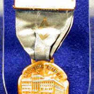 Pin: Commemorating the Grand Lodge Communication dated Oct 21, 22, 23, 1913