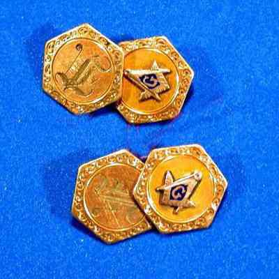 Link, Cuff. With Square and Compasses. Gold color