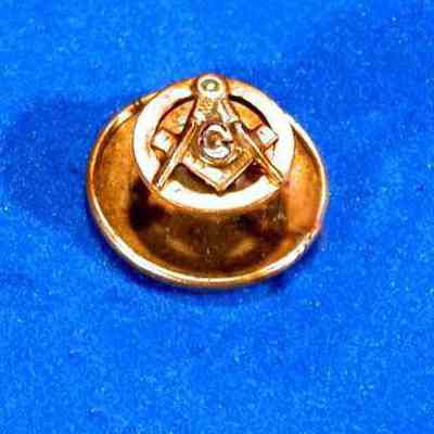 Pin, Fraternal: Lapel pin with Square & Compasses. Gold color