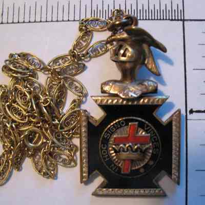 Necklace: Order of Knights Templar necklace. Brass jewel. Lack & white enamel. 19 1/2" chain.