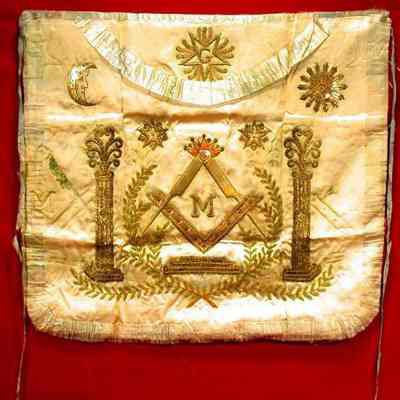 Apron: White silk from Scotland, with sky blue edgng, S. & Q. in gold