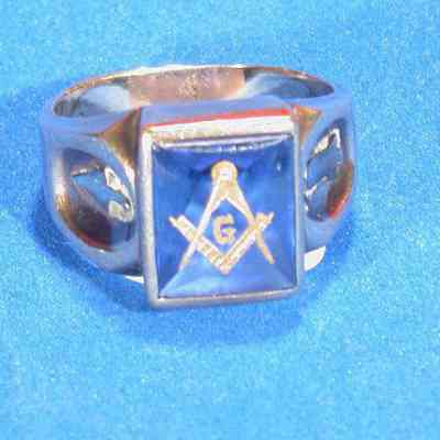 RIng: Masonic emblem in blue. Gold