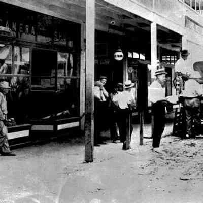 Oatman street scene