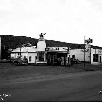 Associated Gas station; Duke's Auto Repair
