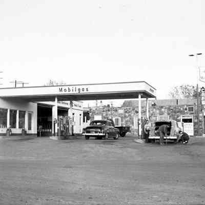 Cox's Mobilgas station, Kingman, AZ
