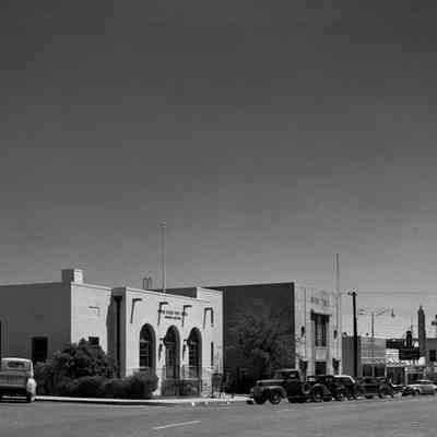 SW view of 4th St.