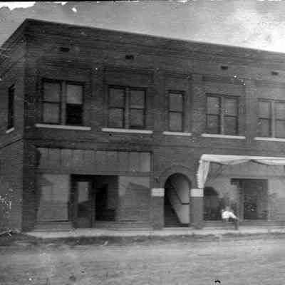 Building on Beale Street between 4th and 5th Street