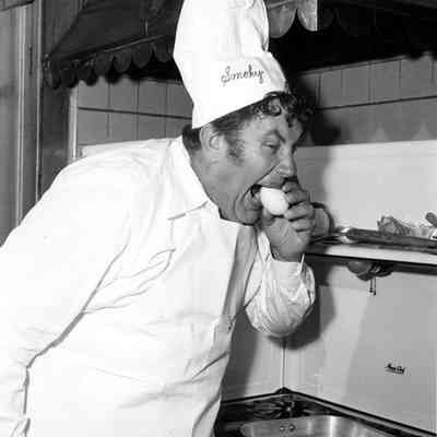 Andy Devine in Chef's suit
