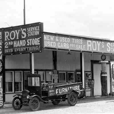 Roy's Service Station