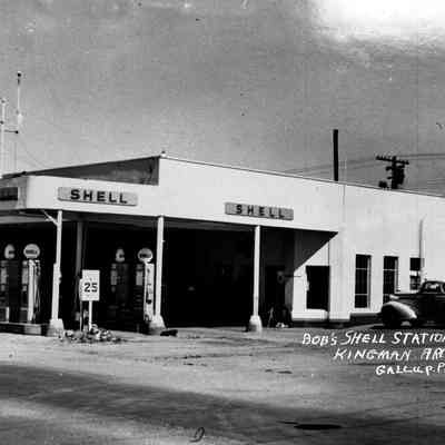 Bob's Shell Service Station on Highway 66