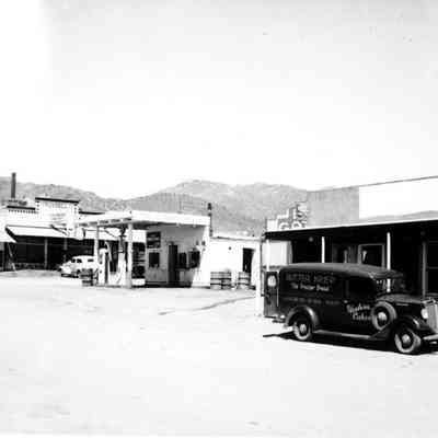 Business intersection in Chloride, AZ