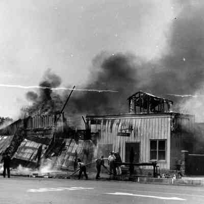 Ice Plant and Bottling Works fire, c. 1940.