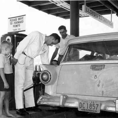 Lloyd's Chevron Station, West Highway 93