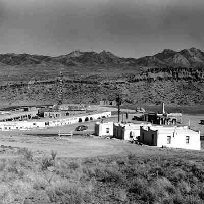 El Trovatore Motel; Chevron Gas Company