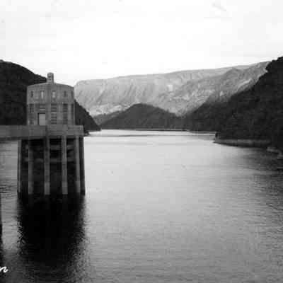 Hoover Dam showing towers and lake.