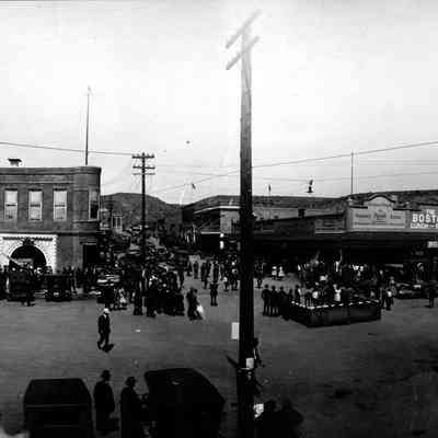 Parade on Andy Devine and 4th Streets.