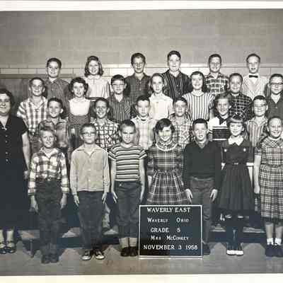 Waverly East Elementary School Fifth Grade Photograph