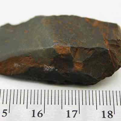 Profile shot of basalt adze (ko'i) and ruler: This image shows an ancient, weathered stone adze (ko'i), likely used for woodworking, displayed next to a ruler for scale, measuring approximately 4.35 centimeters.