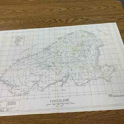 Map of Kaho'olawe with yellow highlight: Origsize: 36" x 23.5"; Origformat: Other; Resolution: 72 dpi