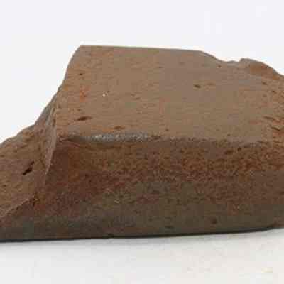Profile of basalt adze fragment: Origsize: 3.89 cm (l); Origformat: Artifact; Resolution: 200 dpi