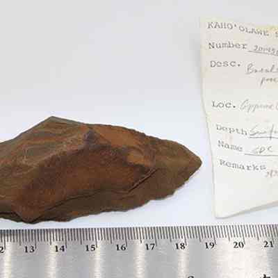 Basalt artifact (possibly awl) and artifact slip: Original size: 12 cm (L); Original format: Artifact; Resolution: 200 dpi