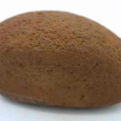 Profile of breadloaf sinker: The image shows a rock sinker characterized by its thick texture and substantial, firm appearance.