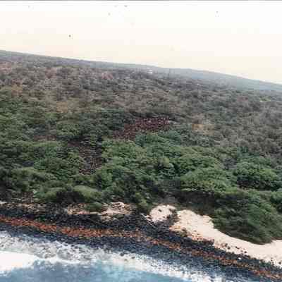 Beach with sand dunes in Honokanaia