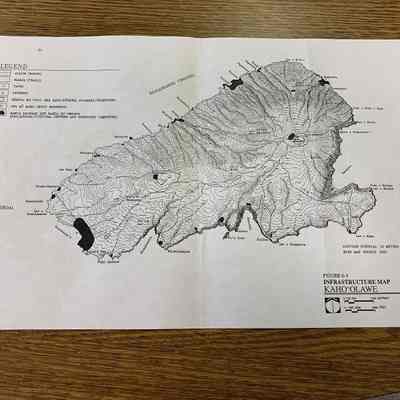 Infrastructure map of Kaho'olawe: Origsize: 17" x 11"; Origformat: Document; Resolution: 72 dpi