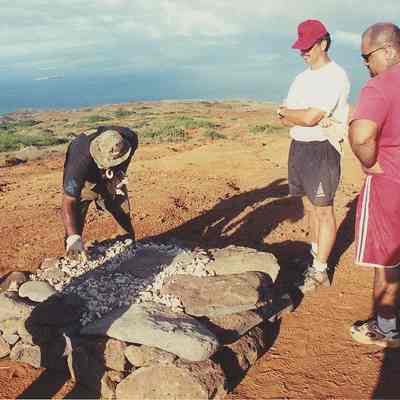 Rain ko'a at Pu'u 'O Moa'ula Nui with people