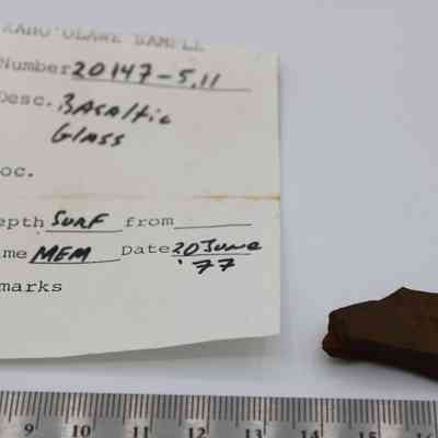 Small basaltic glass flake