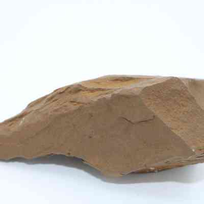 Profile of basalt awl (kui houhou): The image shows a rough, pointed tool made from basalt, showcasing its crafting with a sharp, tapered end designed for piercing or carving materials.