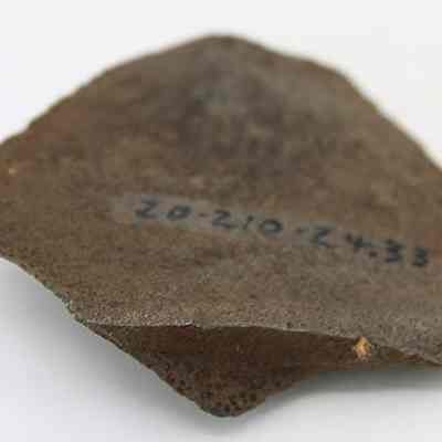 Basalt flake with visible alternate id number: Origsize: 6.04 cm (l); Origformat: Artifact; Resolution: 200 dpi