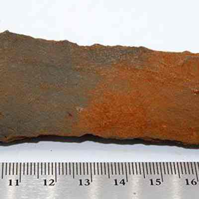 Bottom of reversed subtriangular adze prefor: Origsize: 10 cm (L) x 3 cm (H); Origformat: Artifact; Resolution: 200 dpi